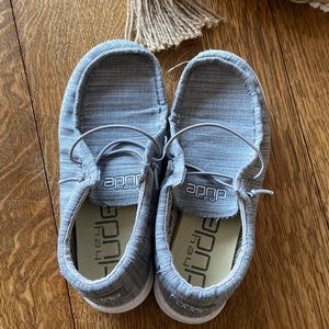Boys Hey Dude Shoes, size 5